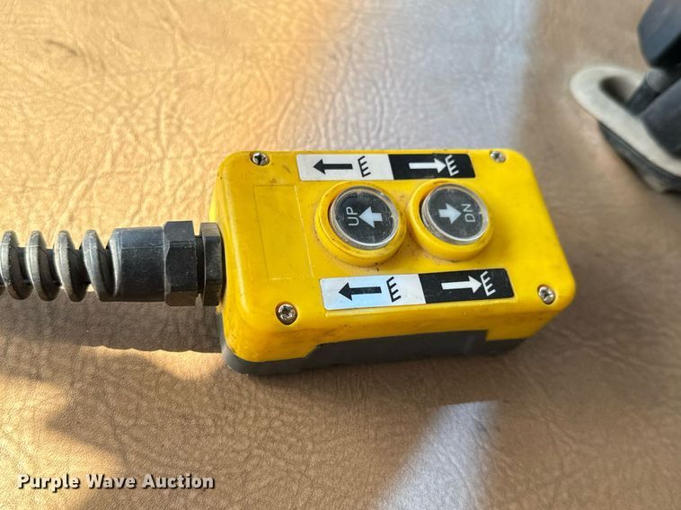 image for item EQ1291 1999 Ford F450 Super Duty  dump truck