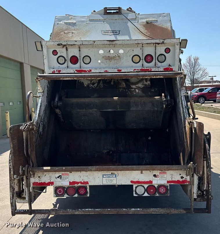 image for item EQ1295 2006 Freightliner Business Class M2 refuse truck