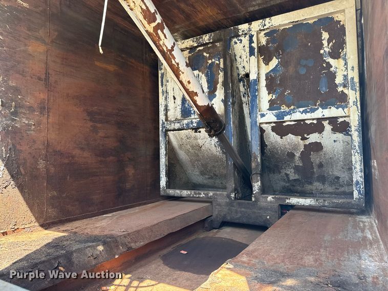 image for item EQ1295 2006 Freightliner Business Class M2 refuse truck