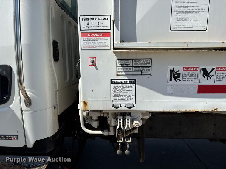 image for item EQ1295 2006 Freightliner Business Class M2 refuse truck