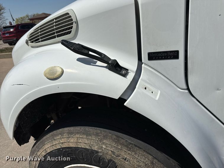 image for item EQ1295 2006 Freightliner Business Class M2 refuse truck