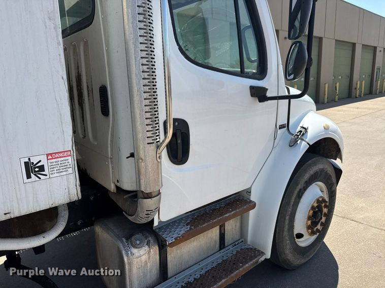 image for item EQ1295 2006 Freightliner Business Class M2 refuse truck