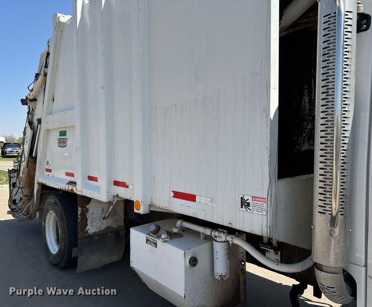 image for item EQ1295 2006 Freightliner Business Class M2 refuse truck