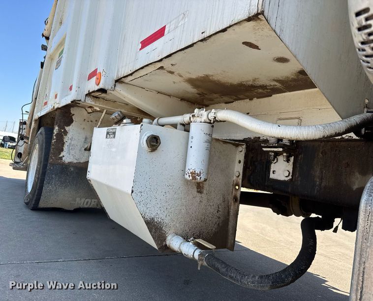 image for item EQ1295 2006 Freightliner Business Class M2 refuse truck