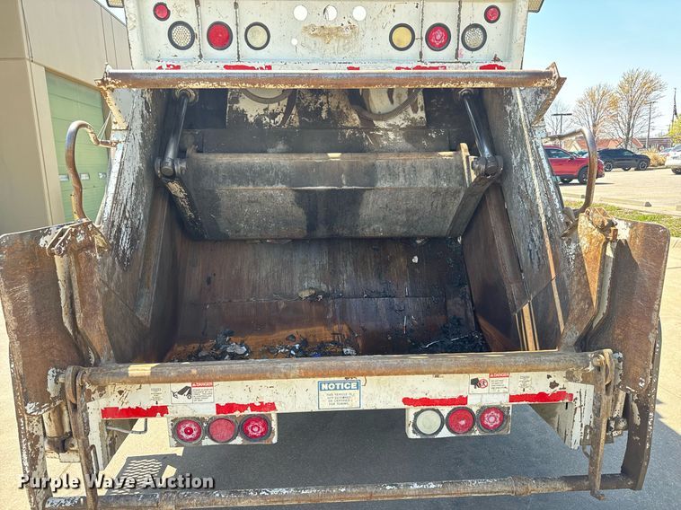 image for item EQ1295 2006 Freightliner Business Class M2 refuse truck