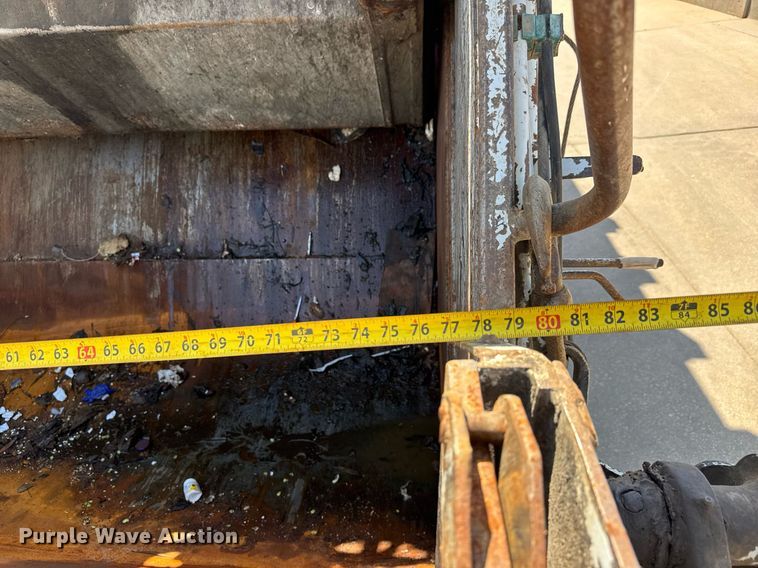 image for item EQ1295 2006 Freightliner Business Class M2 refuse truck