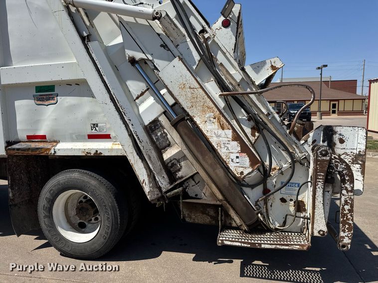 image for item EQ1295 2006 Freightliner Business Class M2 refuse truck