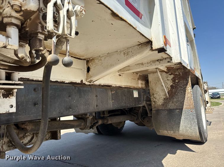 image for item EQ1295 2006 Freightliner Business Class M2 refuse truck