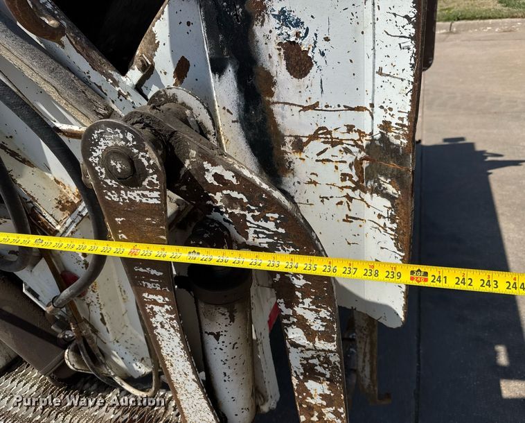 image for item EQ1295 2006 Freightliner Business Class M2 refuse truck