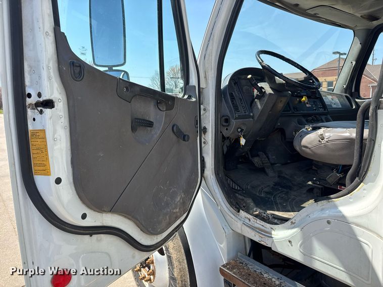 image for item EQ1295 2006 Freightliner Business Class M2 refuse truck