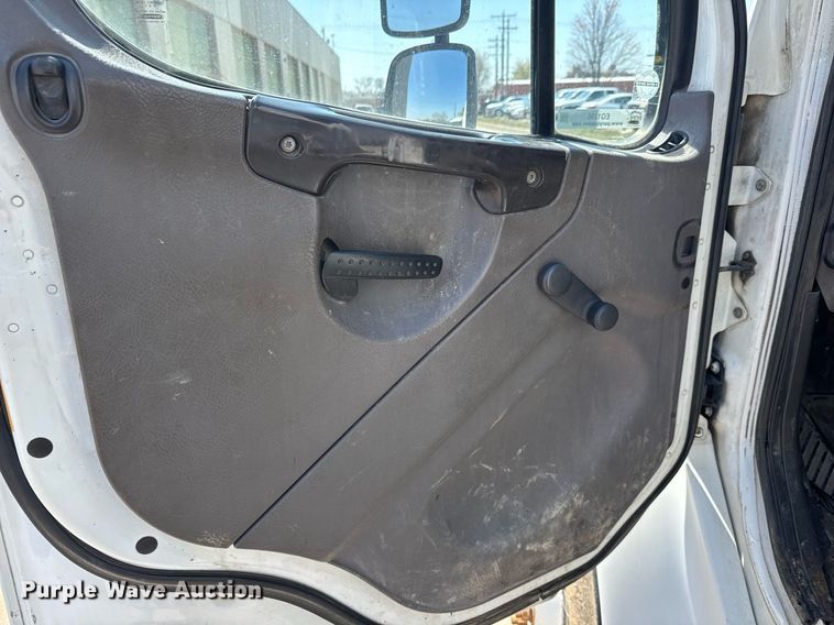 image for item EQ1295 2006 Freightliner Business Class M2 refuse truck