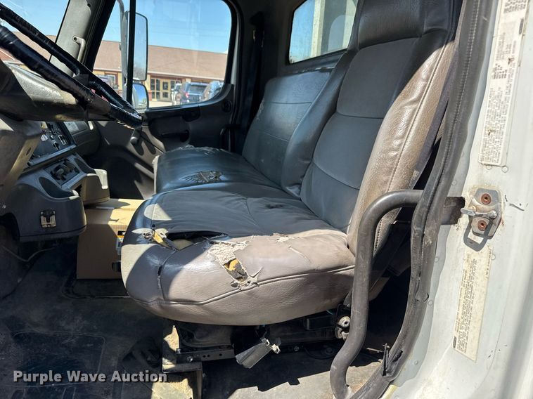 image for item EQ1295 2006 Freightliner Business Class M2 refuse truck