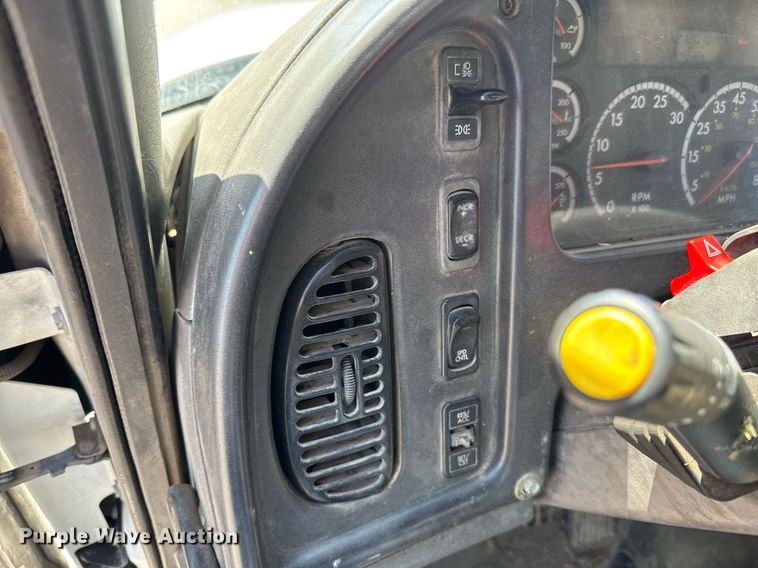 image for item EQ1295 2006 Freightliner Business Class M2 refuse truck