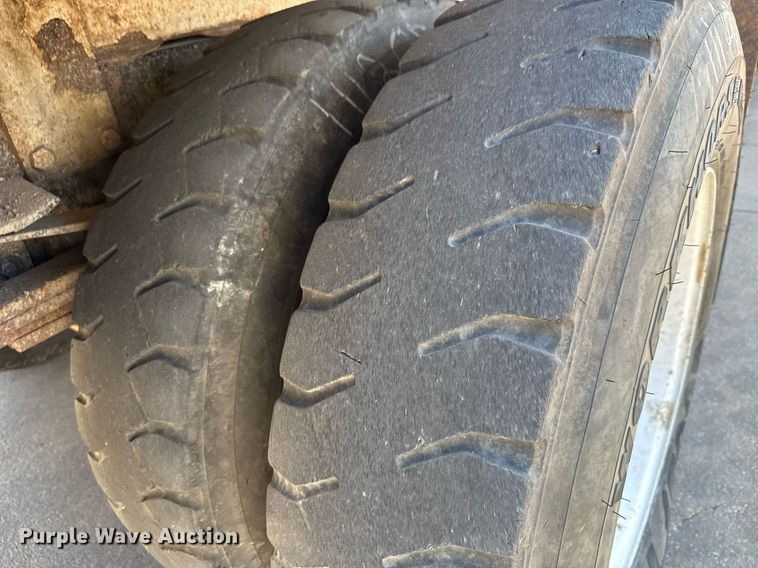 image for item EQ1295 2006 Freightliner Business Class M2 refuse truck