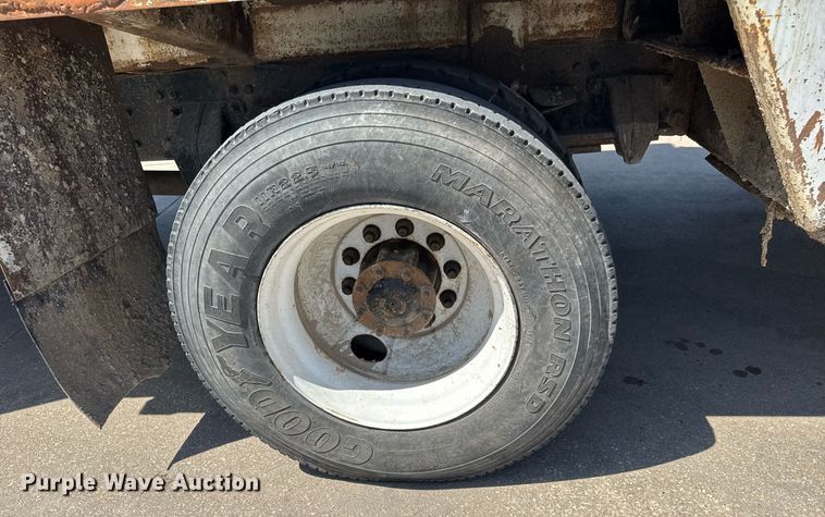 image for item EQ1295 2006 Freightliner Business Class M2 refuse truck