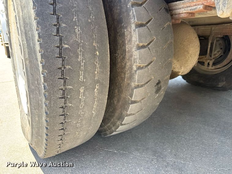 image for item EQ1295 2006 Freightliner Business Class M2 refuse truck