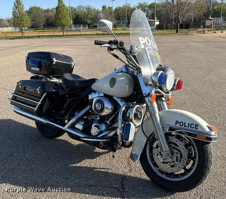 image for item EQ1302 2005 Harley Davidson FLHPI Police motorcycle