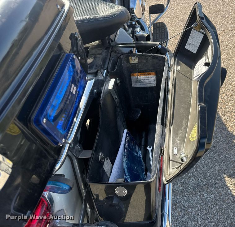 image for item EQ1302 2005 Harley Davidson FLHPI Police motorcycle