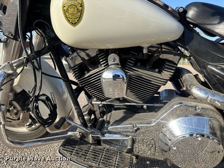 image for item EQ1302 2005 Harley Davidson FLHPI Police motorcycle