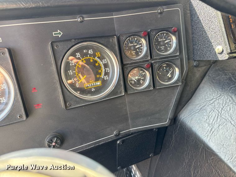 image for item EQ1303 1993 Pierce Lance quint fire truck