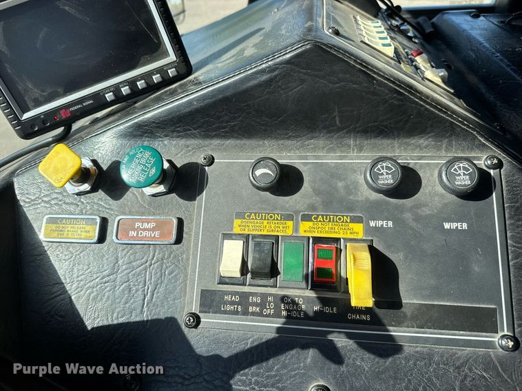 image for item EQ1303 1993 Pierce Lance quint fire truck