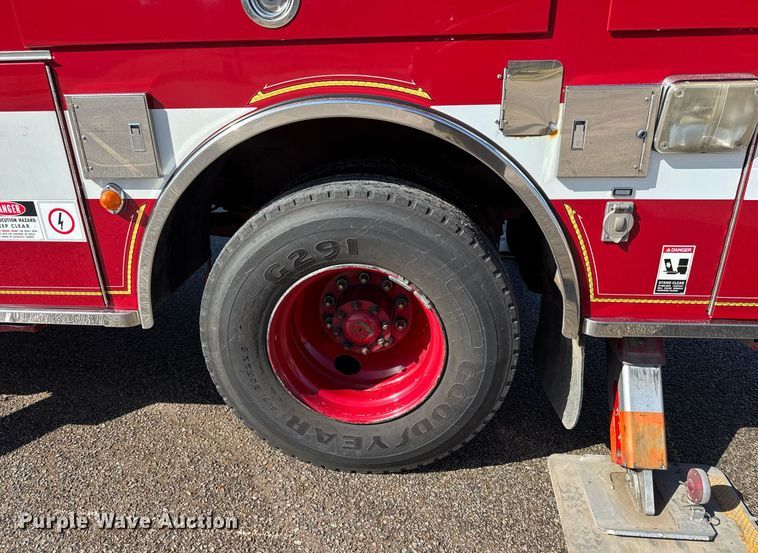 image for item EQ1303 1993 Pierce Lance quint fire truck