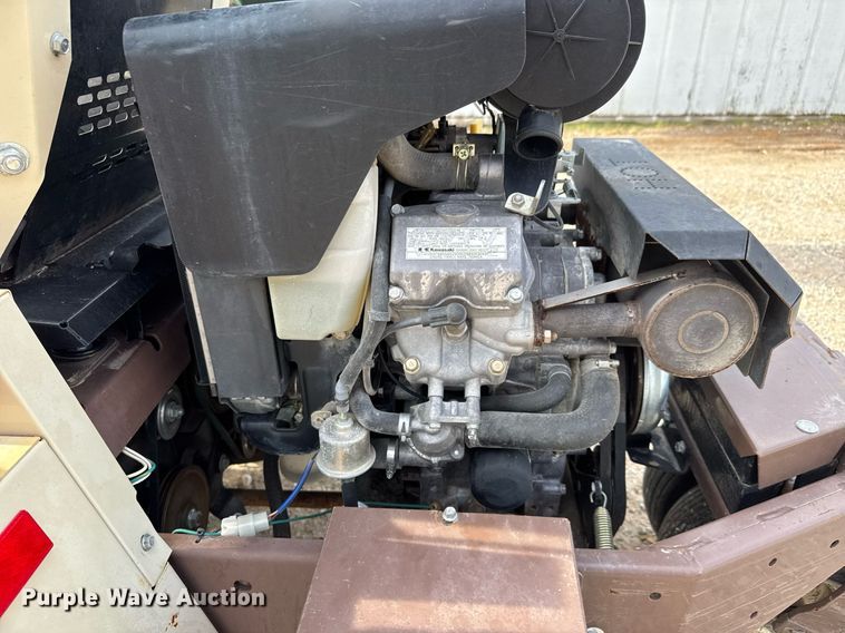 image for item EQ1390 2005 Grasshopper 727KW lawn mower