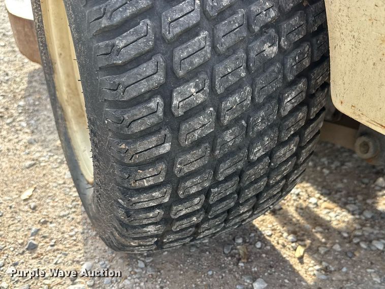 image for item EQ1390 2005 Grasshopper 727KW lawn mower