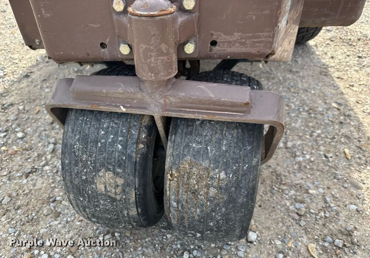 image for item EQ1390 2005 Grasshopper 727KW lawn mower