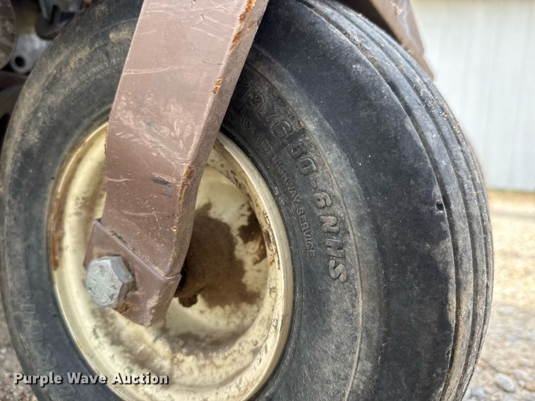 image for item EQ1390 2005 Grasshopper 727KW lawn mower