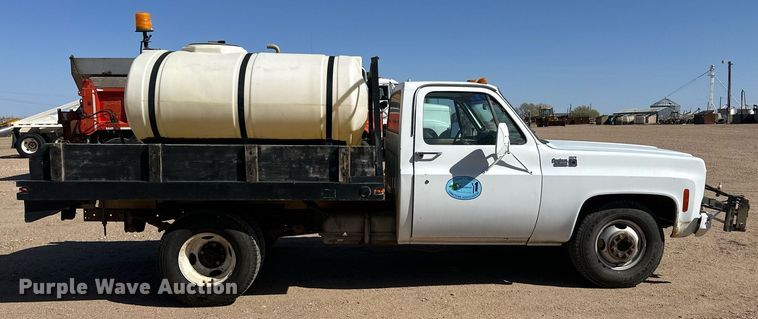 image for item EQ4577 1977 Chevrolet C30 flatbed pickup truck