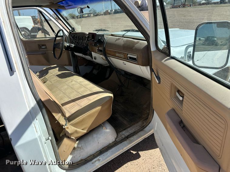 image for item EQ4577 1977 Chevrolet C30 flatbed pickup truck