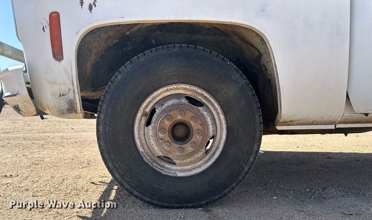 image for item EQ4577 1977 Chevrolet C30 flatbed pickup truck