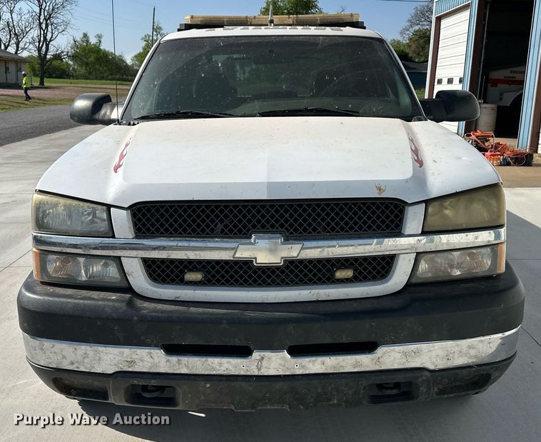 image for item EQ4585 2003 Chevrolet Silverado 2500HD Crew Cab pickup truck