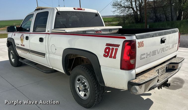 image for item EQ4585 2003 Chevrolet Silverado 2500HD Crew Cab pickup truck