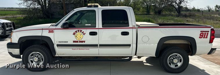 image for item EQ4585 2003 Chevrolet Silverado 2500HD Crew Cab pickup truck