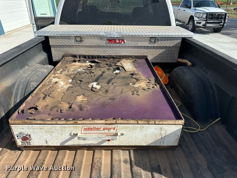 image for item EQ4585 2003 Chevrolet Silverado 2500HD Crew Cab pickup truck