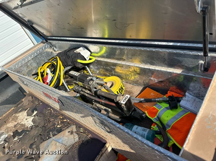 image for item EQ4585 2003 Chevrolet Silverado 2500HD Crew Cab pickup truck