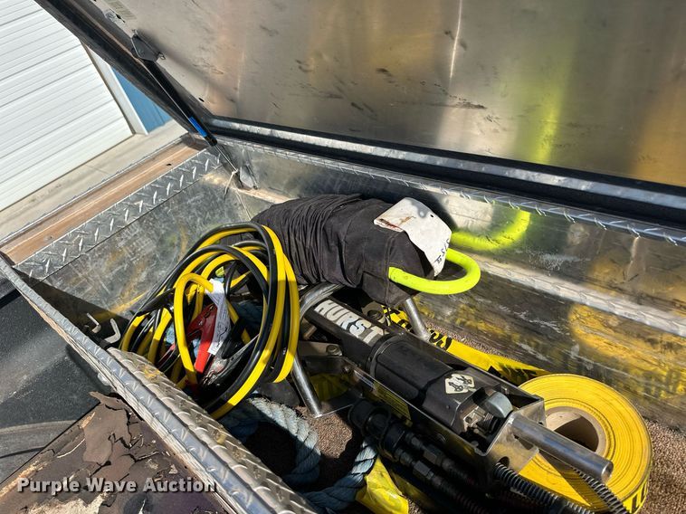 image for item EQ4585 2003 Chevrolet Silverado 2500HD Crew Cab pickup truck