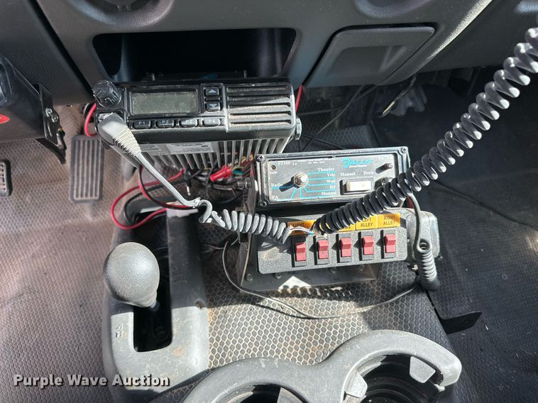 image for item EQ4585 2003 Chevrolet Silverado 2500HD Crew Cab pickup truck