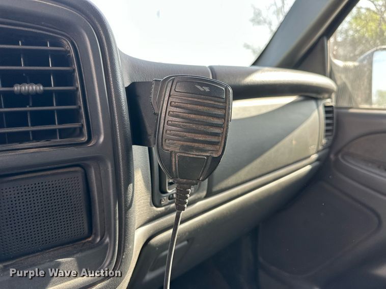 image for item EQ4585 2003 Chevrolet Silverado 2500HD Crew Cab pickup truck