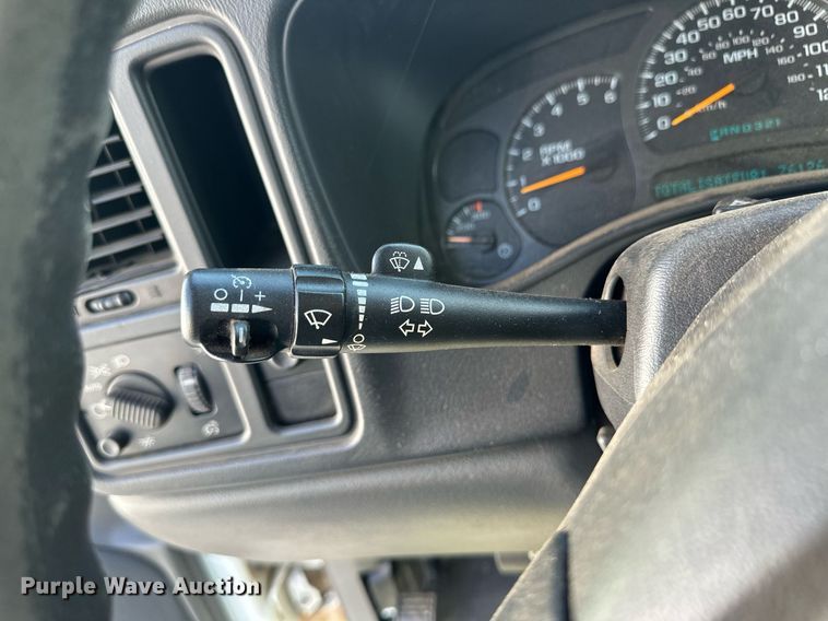 image for item EQ4585 2003 Chevrolet Silverado 2500HD Crew Cab pickup truck