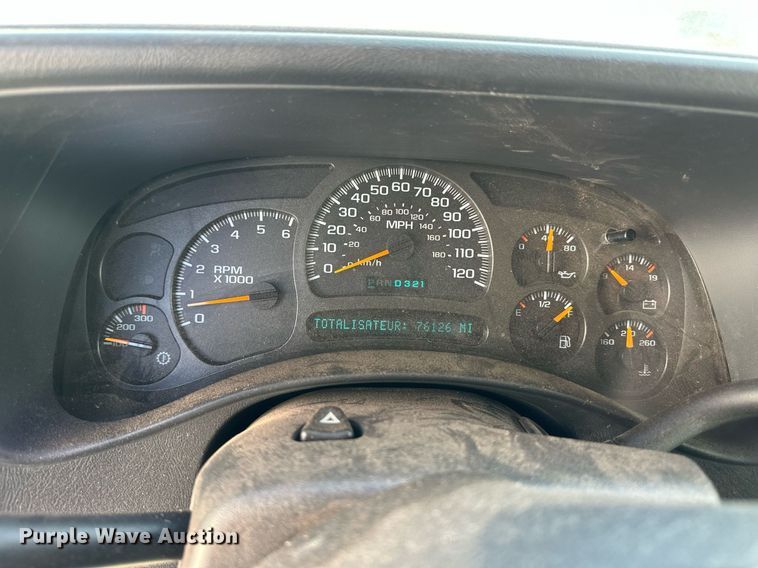 image for item EQ4585 2003 Chevrolet Silverado 2500HD Crew Cab pickup truck