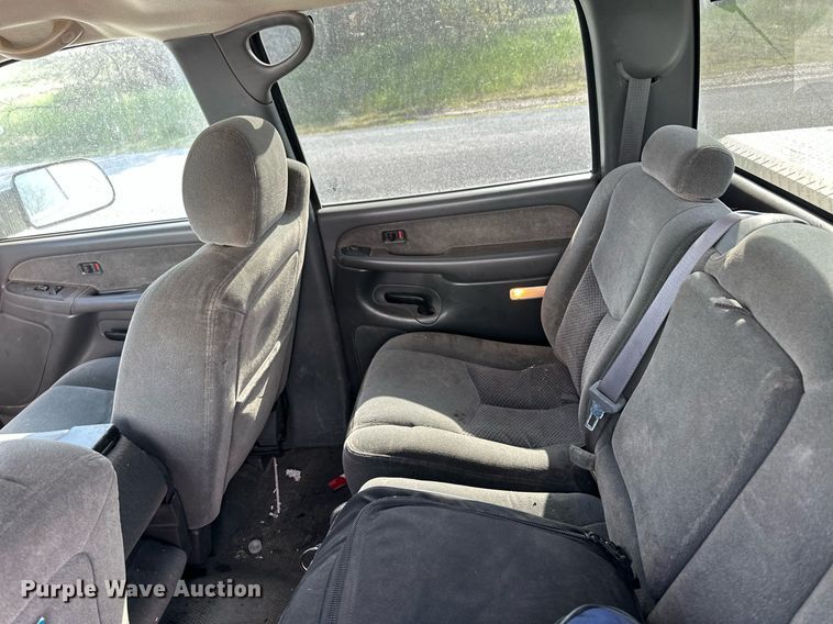 image for item EQ4585 2003 Chevrolet Silverado 2500HD Crew Cab pickup truck