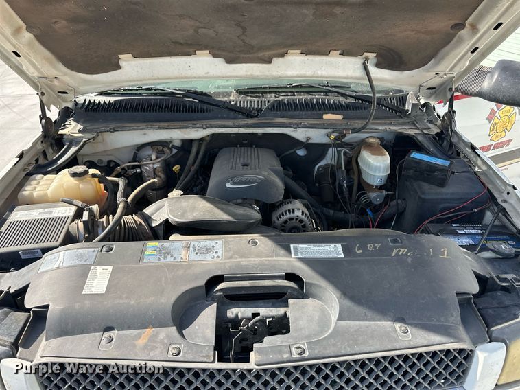 image for item EQ4585 2003 Chevrolet Silverado 2500HD Crew Cab pickup truck