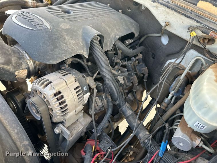 image for item EQ4585 2003 Chevrolet Silverado 2500HD Crew Cab pickup truck