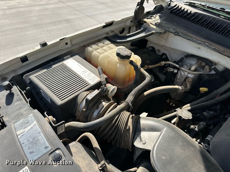 image for item EQ4585 2003 Chevrolet Silverado 2500HD Crew Cab pickup truck