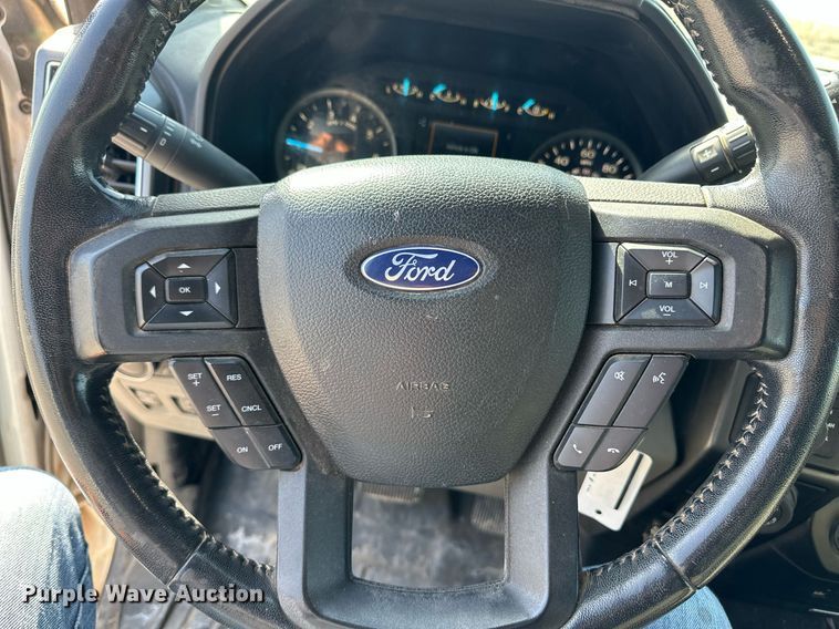 image for item EQ4586 2018 Ford F150 SuperCrew pickup truck