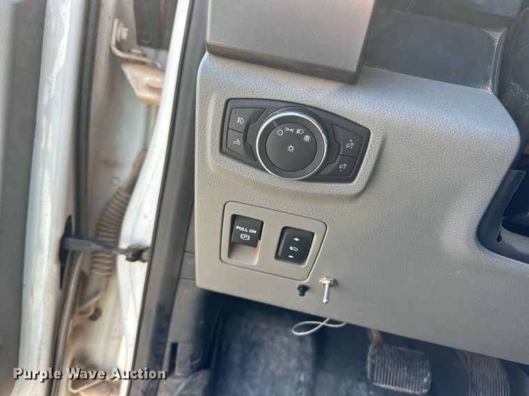 image for item EQ4586 2018 Ford F150 SuperCrew pickup truck