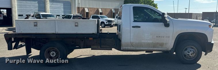image for item EQ4604 2020 Chevrolet Silverado 3500HD flatbed pickup truck